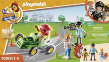 Carica l'immagine nel visualizzatore di Gallery, Playmobil Duck ON Call Ambulanza in Azione. Soccorso del Pilota da Corsa 70919